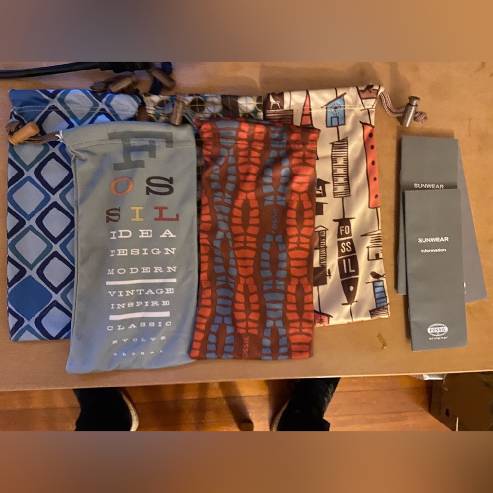 Fossil “what vintage are you” sunglass cases